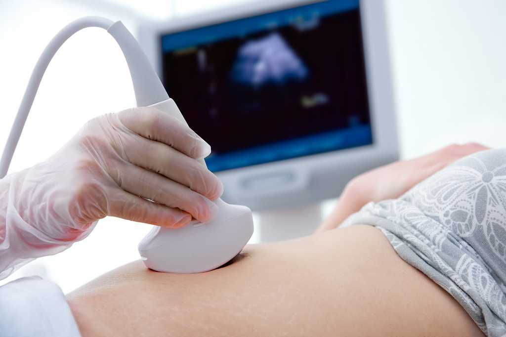 Ultraschall-Untersuchung-Sonografie-in-der-Arztpraxis-Freitag-Weilburg